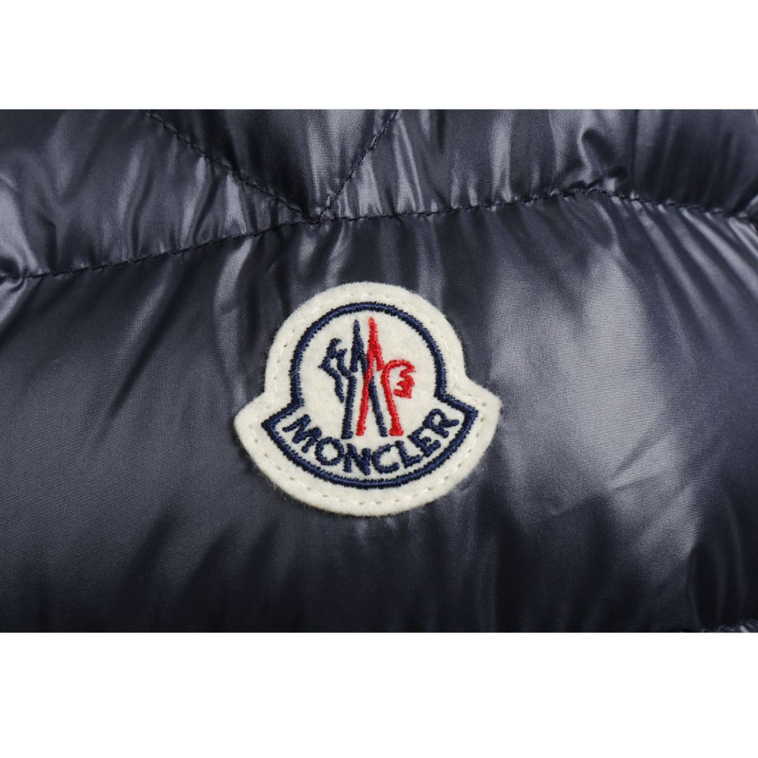 多慶屋公式サイト / MONCLER BESINES モンクレール ベシネス メンズ ダウンジャケット 1A00003 597EX ネイビー NAVY  紺 ショート丈 インナーフード＆フード付き ロゴ